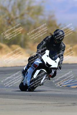 media/Mar-12-2022-SoCal Trackdays (Sat) [[152081554b]]/Turn 2 (1145am)/